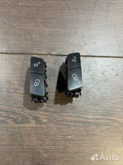 Кнопка центрального замка Mercedes E-Class