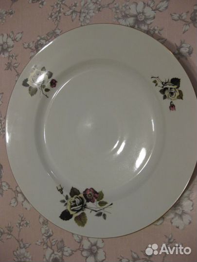 Большое круглое блюдо