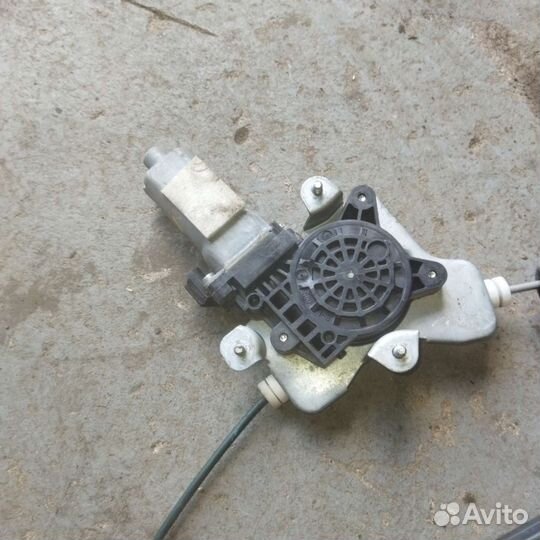 Стеклоподъёмник задний левый Ssang Young Kyron