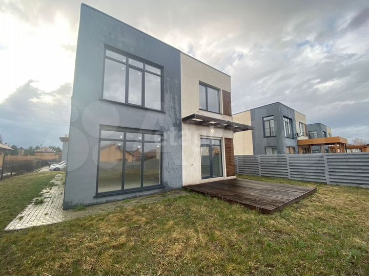 Коттедж 195 м² на участке 7 сот.