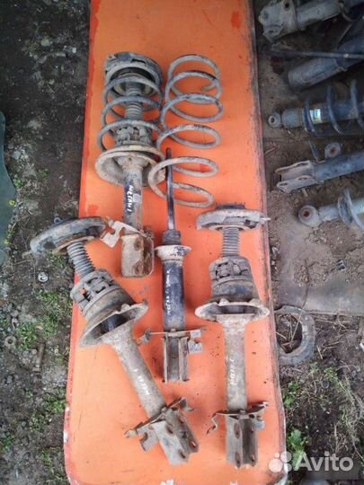 Стойка передняя Renault Megane