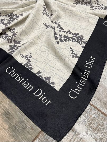 Шерстяной платок Dior молочный двухсторонний