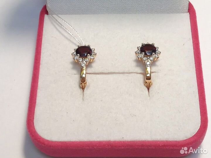 Серьги с камнями золотые