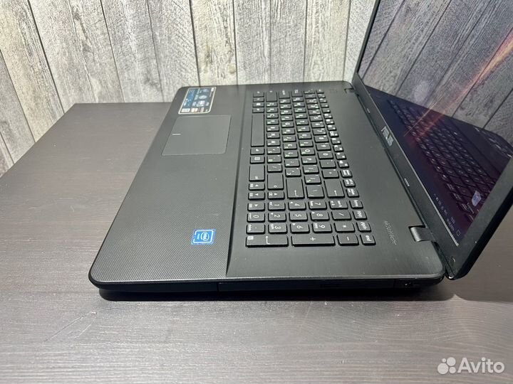 Ноутбук Asus с большим экраном