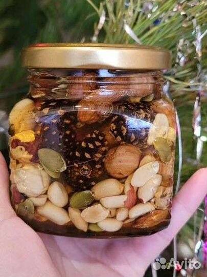 Ореховый микс с сосновыми шишками