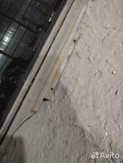 Стекло двери Toyota Land Cruiser 200 заднее прав