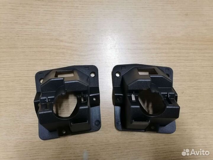 Кронштейн омывателя фар Skoda Octavia A7