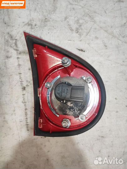 Фонарь крышки багажника правый Volkswagen Golf 5