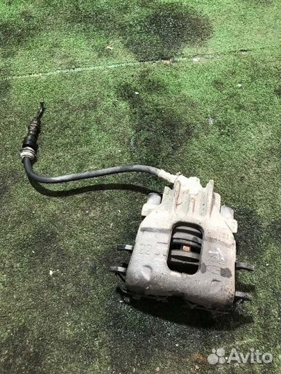 Суппорт передний правый Ford Focus MK1 eydk 1.8