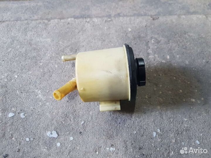 Бачок гура nissan almera n16