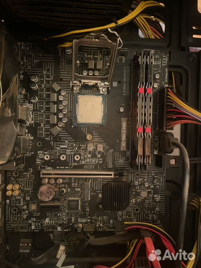 Материнская плата с процессором и памятью