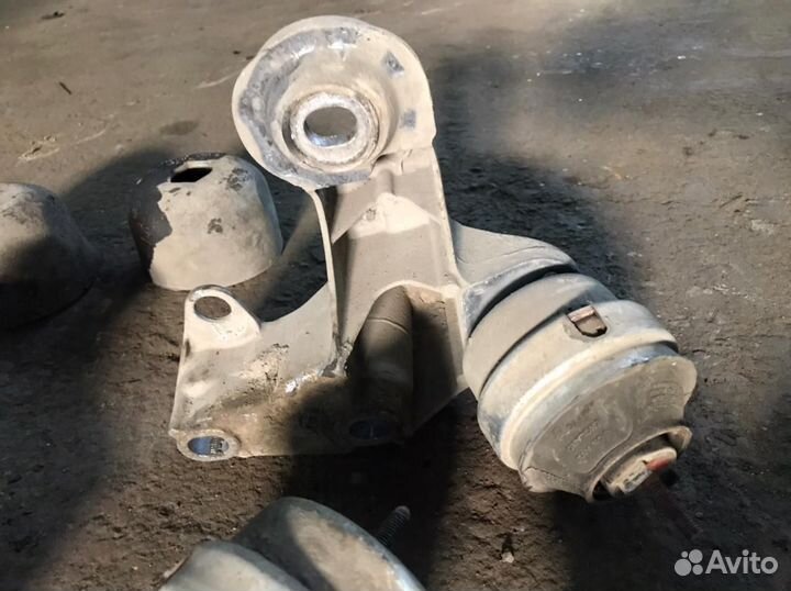 Крепление подушек Audi