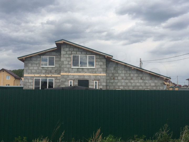 Коттедж 232 м² на участке 8 сот.