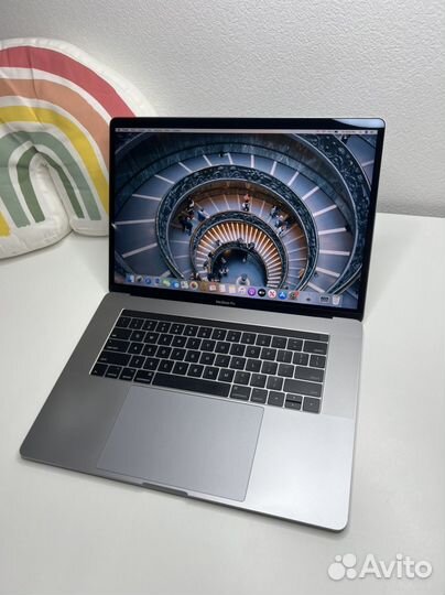 Macbook Pro 15 2017 i7 16gb 512 отличный ди