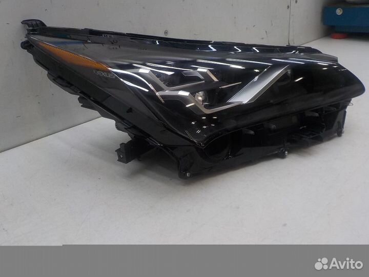Фара правая Lexus NX200/NX200t/NX300/NX300h