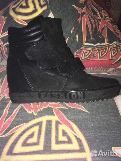 Ботинки на танкетке