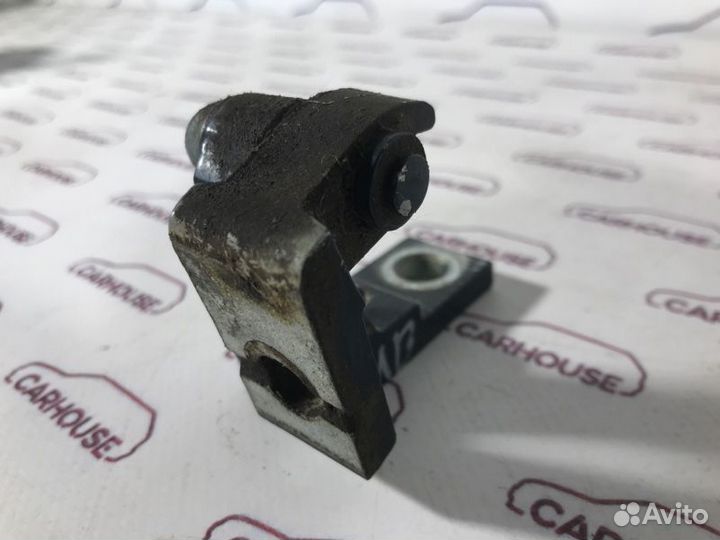 Петля двери передняя левая Volkswagen Passat B5+