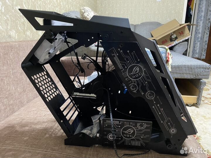 Игровой корпус Asus Rog с подсветкой