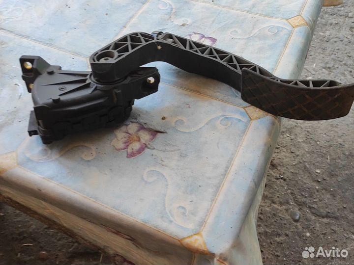 Электронная педаль Ауди Фольксваген