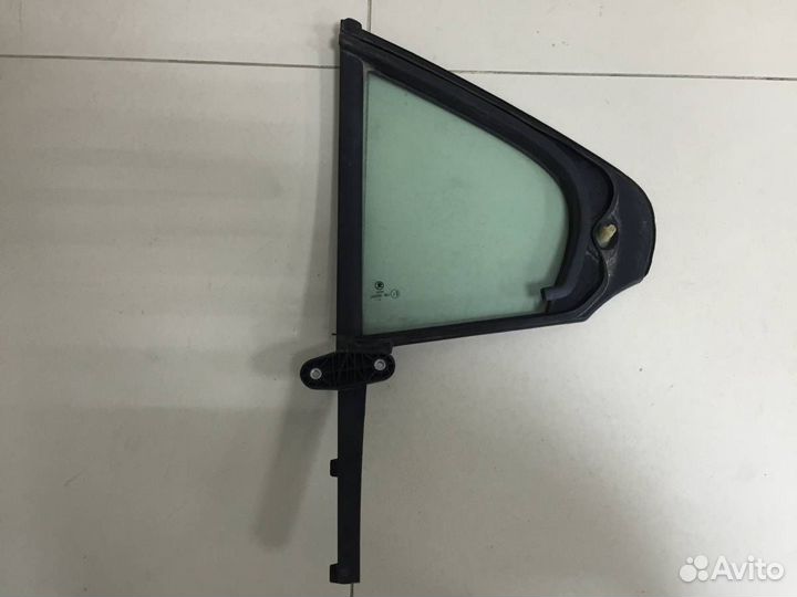 Стекло двери задней правой форточка Skoda Rapid 20