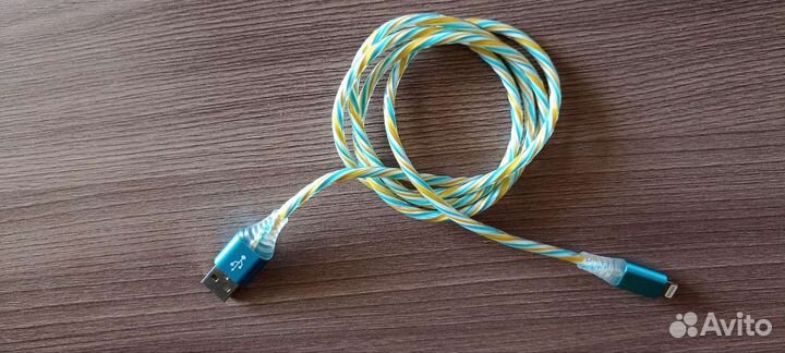 Кабель для зарядки телефона
