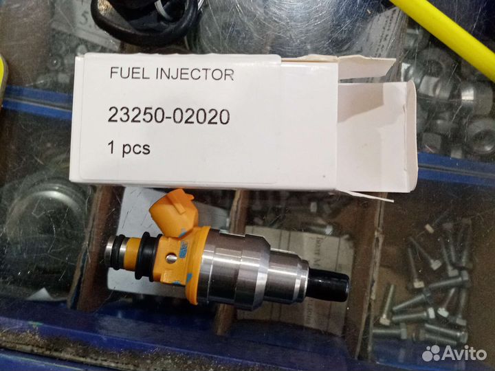 Форсунка топливная Тойота Авенсис