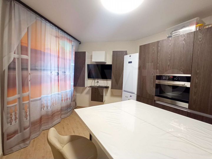 2-к. квартира, 65 м², 18/21 эт.