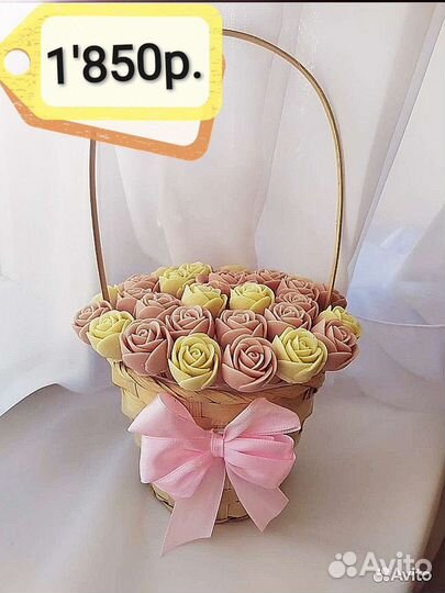 Шоколадные розы в корзине