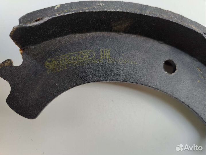 Задние барабанные тормозные колодки