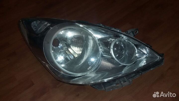 Фара правая на Nissan Note, на Ниссан Ноут