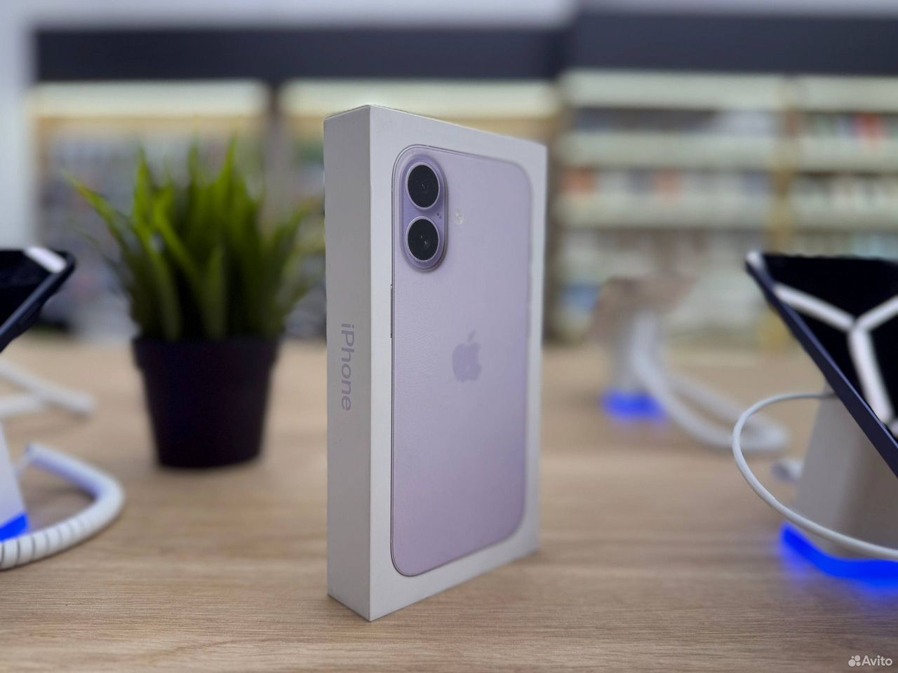 iPhone 17, 256 ГБ, SIM + eSIM