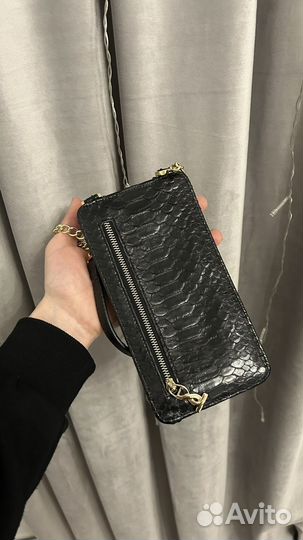 Питоновая сумка для телефона escada