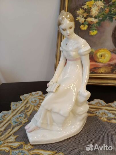 Антикварные фарфоровые статуэтки времен СССР