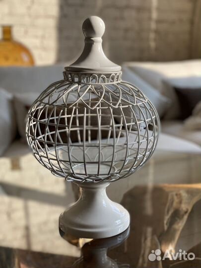 Ваза на ножке с крышкой