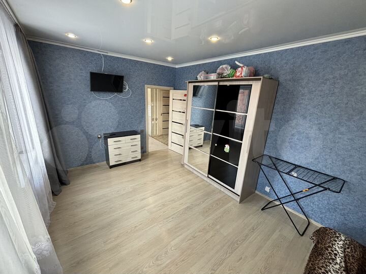 2-к. квартира, 52 м², 3/3 эт.