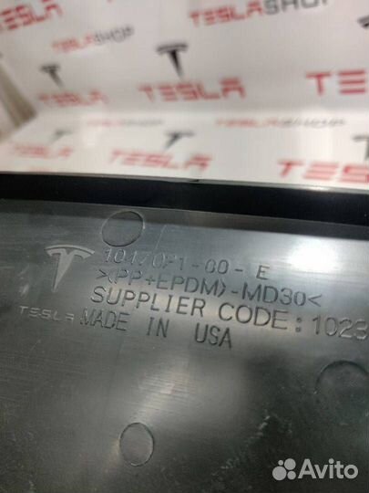 Накладка гриля бампера переднего верхняя Tesla