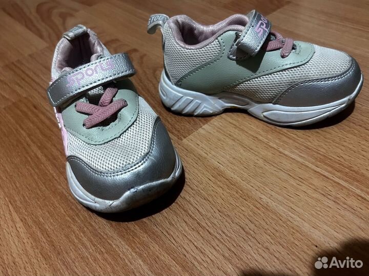 Кроссовки для девочки