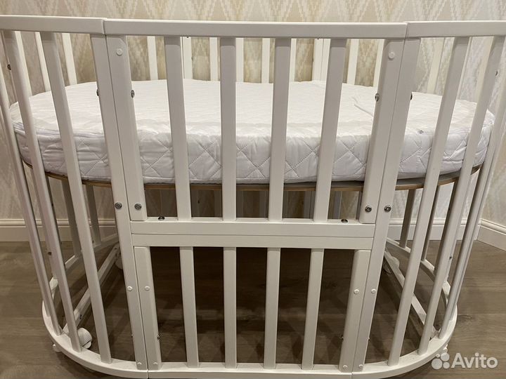 Детская кроватка с матрасом и наматрасником
