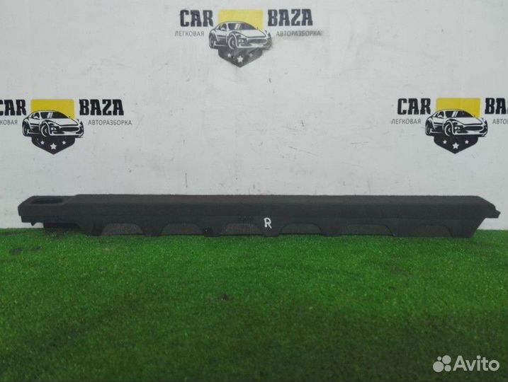 Обшивка багажника правая Audi A4