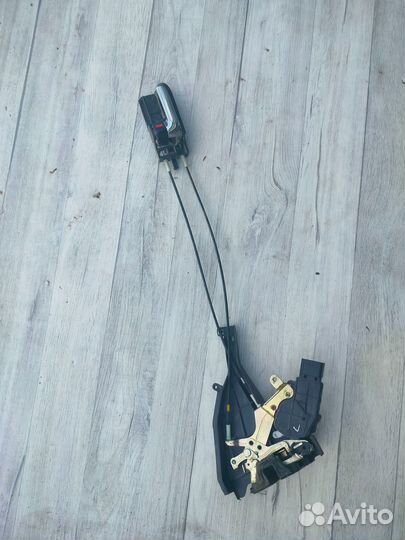 Замок двери задней левой Geely MK Cross, I 2013