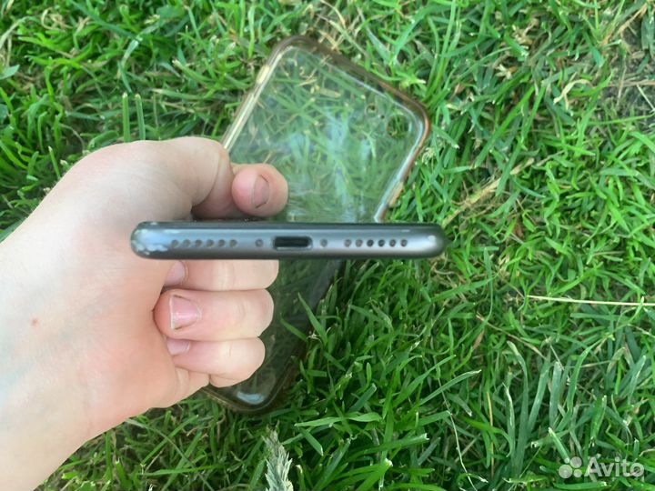 Телефон iPhone 8 64 gb