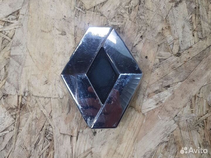 Эмблема на капот рено клио 2 симбол