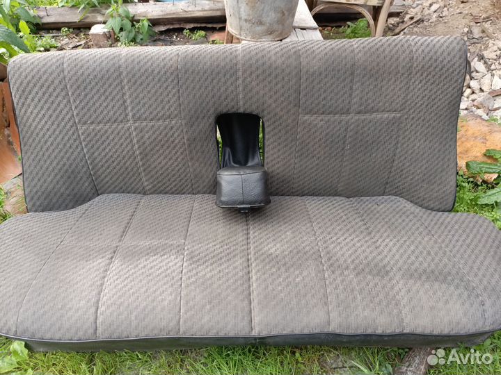 Задние сиденье