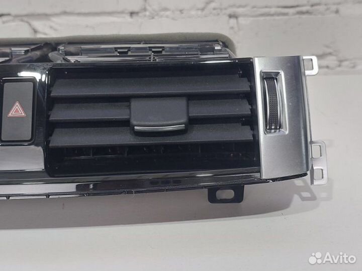 Воздуховод (торпедо центральное) Land Rover Range