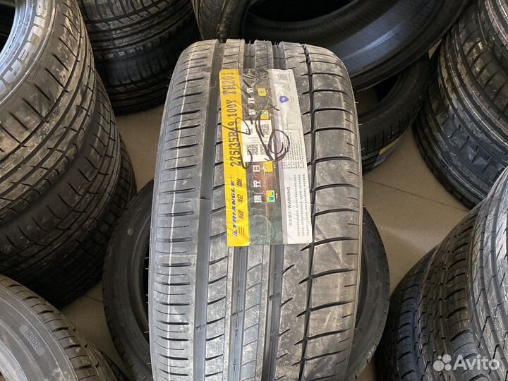 Kinforest KF-550 245/40 R19
