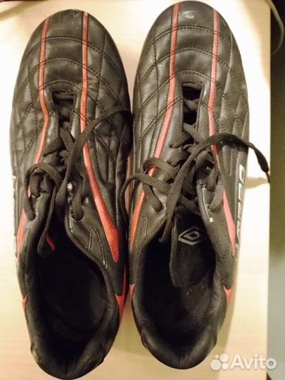 Футбольные бутсы umbro