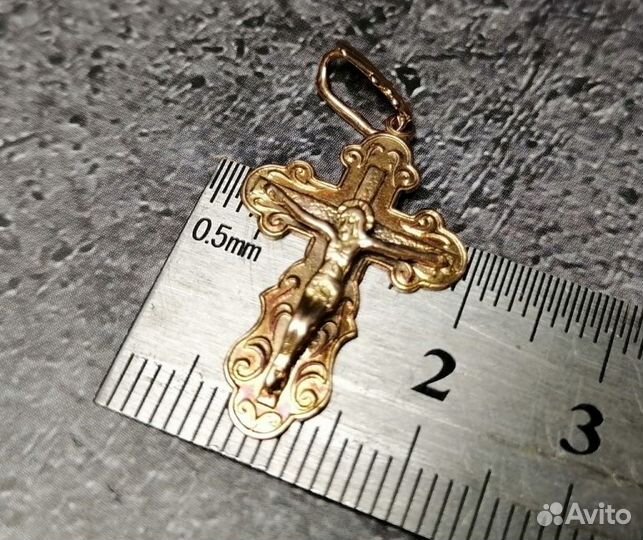 Золотой крест 583 пробы массой 1,95 грамма