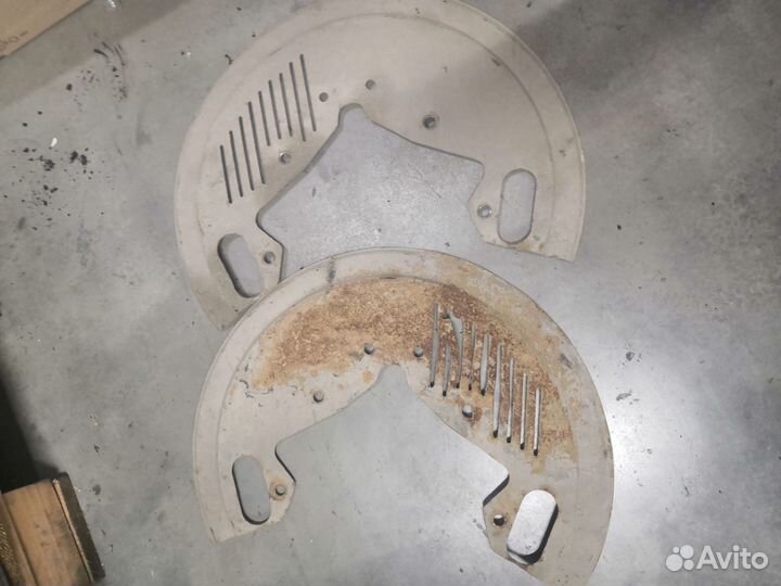 Щиток тормоза правый/левый MB Axor/Kamaz 5490