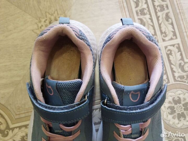 Кроссовки для девочки