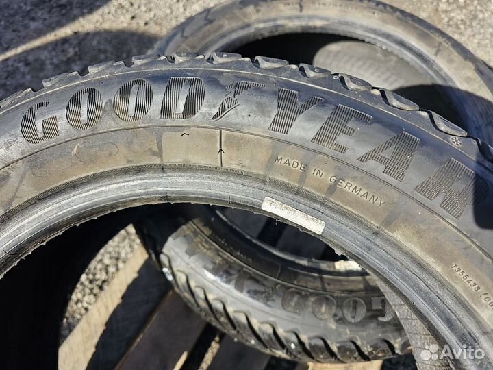 Goodyear Ultragrip Ice Arctic 215/55 R17 94T